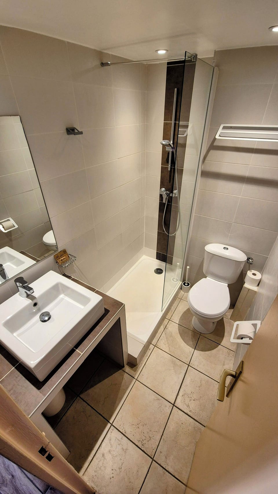 Comfort Double Room | Bathroom | Shower, hair dryer, towels