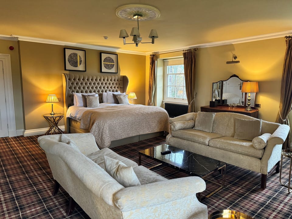 Master Suite | Desk, iron/ironing board, free WiFi
