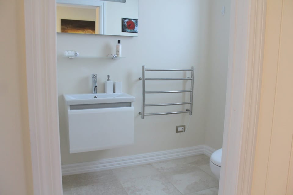 Deluxe Double Room | Bathroom sink