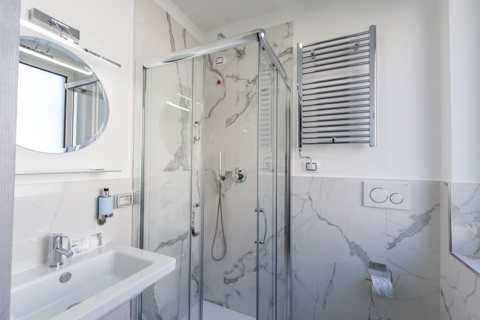 Economy Double Room | Bathroom | Shower, free toiletries, hair dryer, slippers