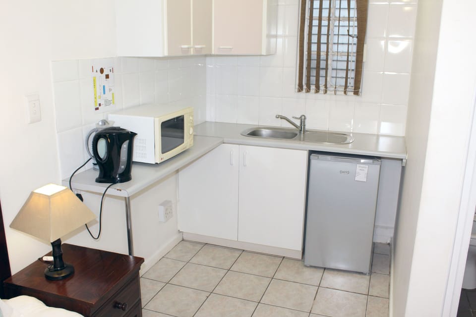 Twin Bedroom Brown | 1 bedroom, premium bedding, Select Comfort beds, minibar