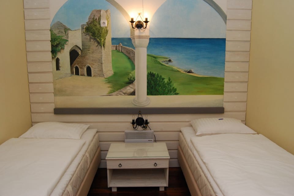 Deluxe Family Room | Minibar, in-room safe, desk, rollaway beds