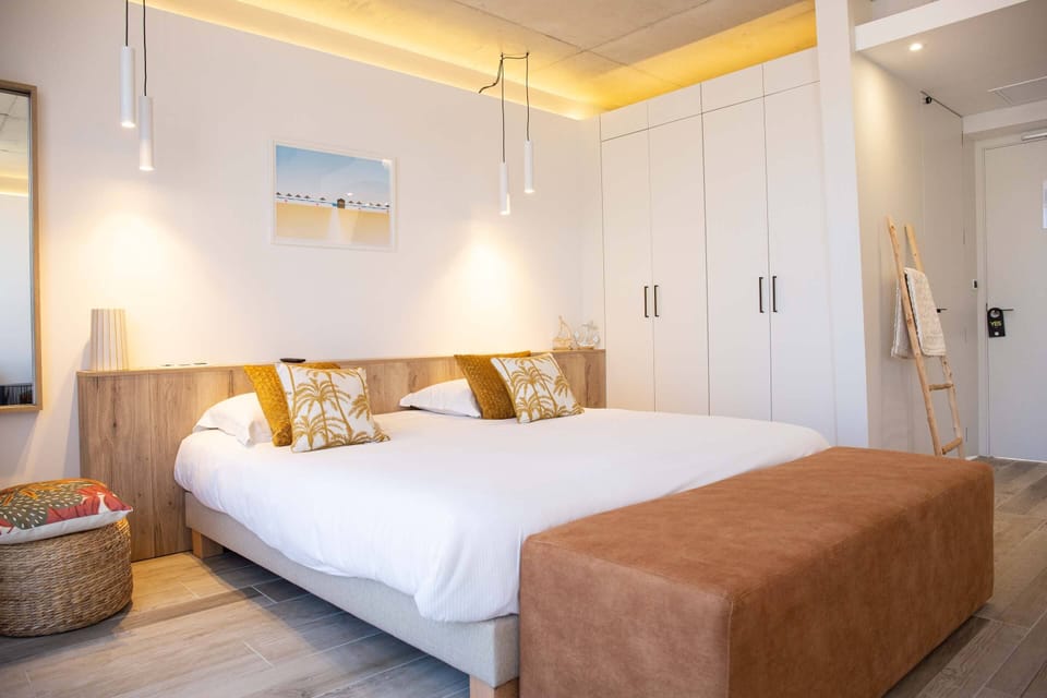 Double Room, Annex Building No sea view | Minibar, in-room safe, WiFi (free), bed sheets
