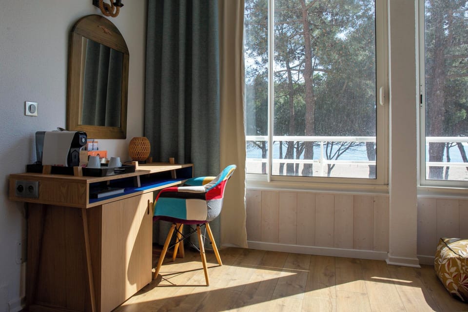 Junior suite panoramic view | Minibar, in-room safe, WiFi (free), bed sheets