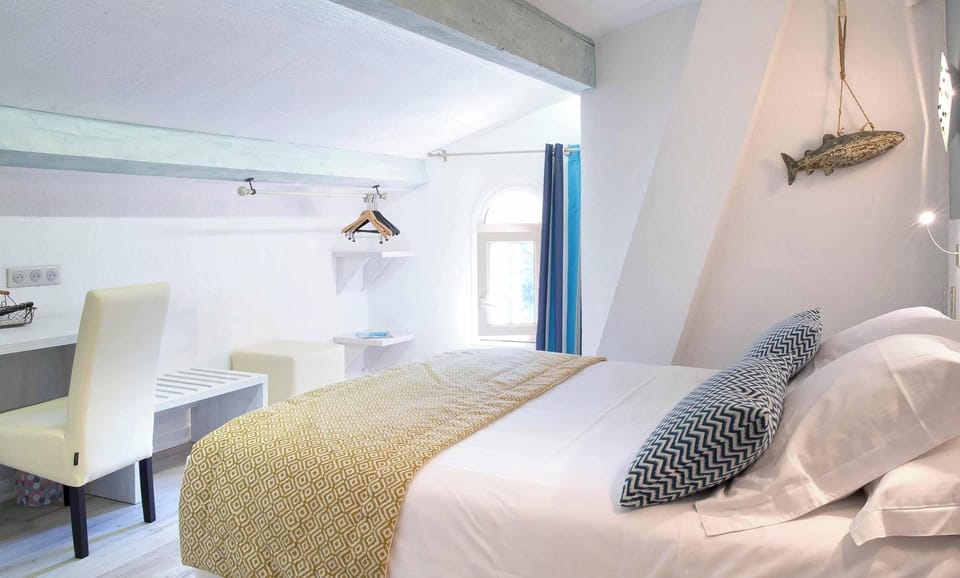 Family Room | In-room safe, desk, iron/ironing board, free WiFi