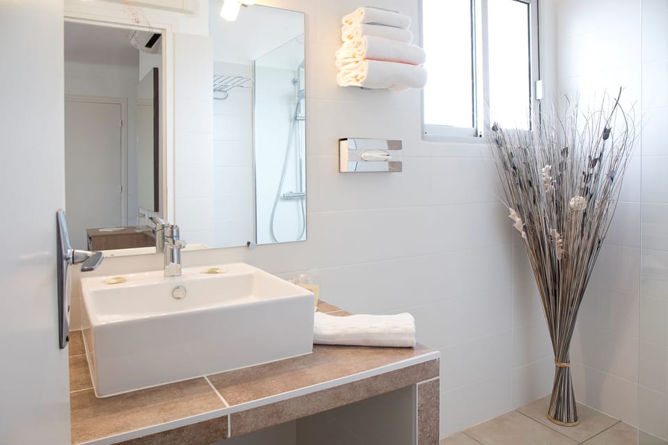 Hair dryer, towels