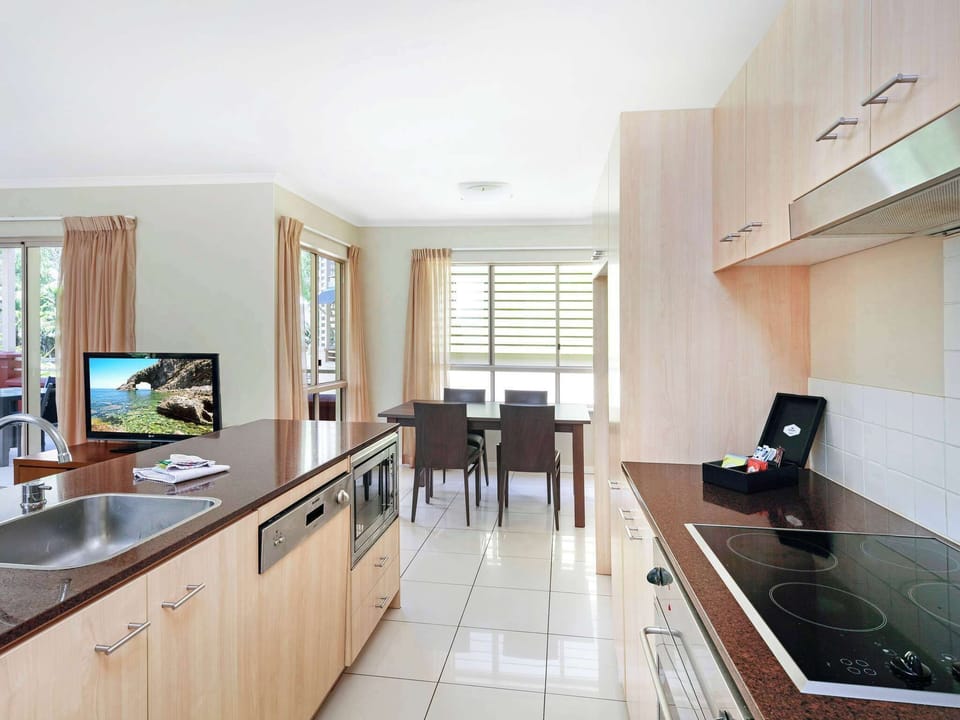 Room, 2 Bedrooms | Private kitchen | Coffee/tea maker, electric kettle