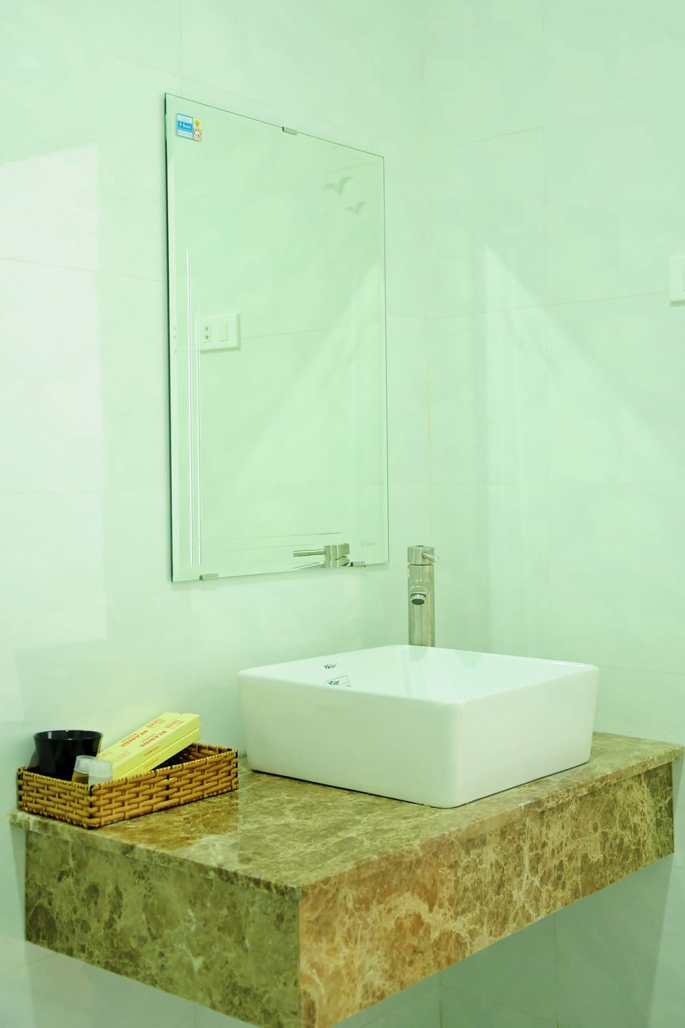 Family Room | Bathroom | Shower, rainfall showerhead, free toiletries, hair dryer