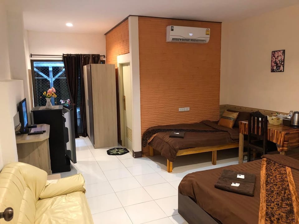 Family Room | Minibar, free WiFi