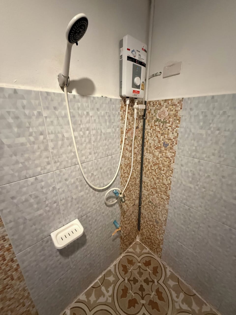Family Room | Bathroom | Shower, hair dryer, towels, soap