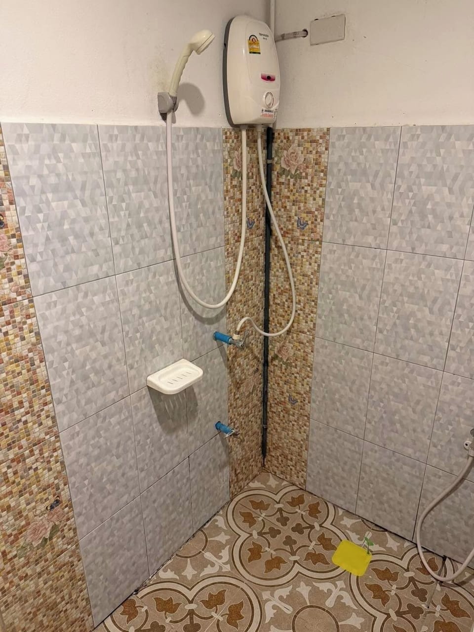 Standard Room with Balcomy | Bathroom | Shower, hair dryer, towels, soap