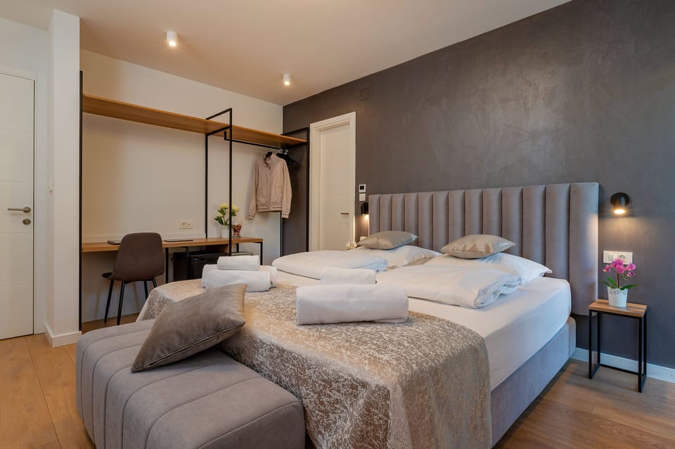 Deluxe Double or Twin Room, Balcony, Garden View | In-room safe, desk, laptop workspace, blackout drapes