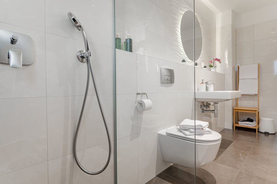Deluxe Double or Twin Room, Balcony, City View | Bathroom | Shower, rainfall showerhead, hair dryer, towels