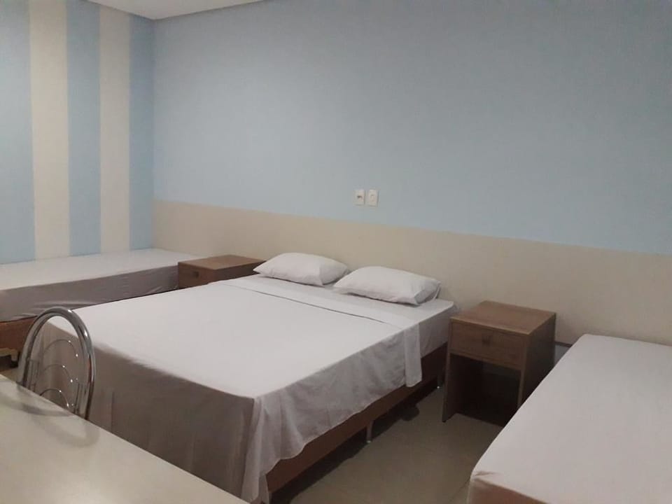 Minibar, in-room safe, desk, WiFi (free)