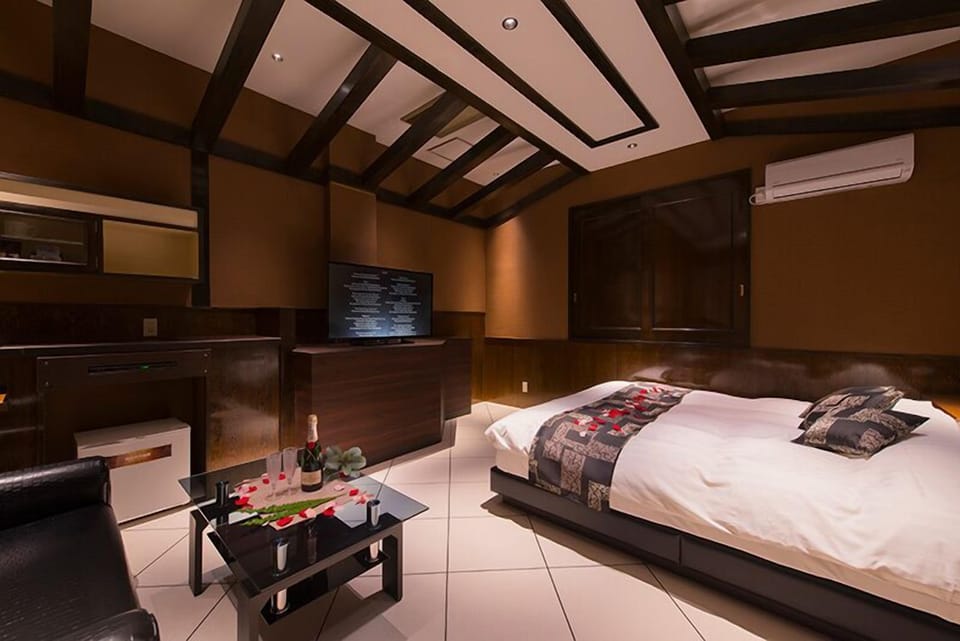 Standard Double Room | Individually decorated, desk, free WiFi, bed sheets