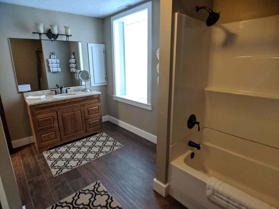Spacious full bathroom 2