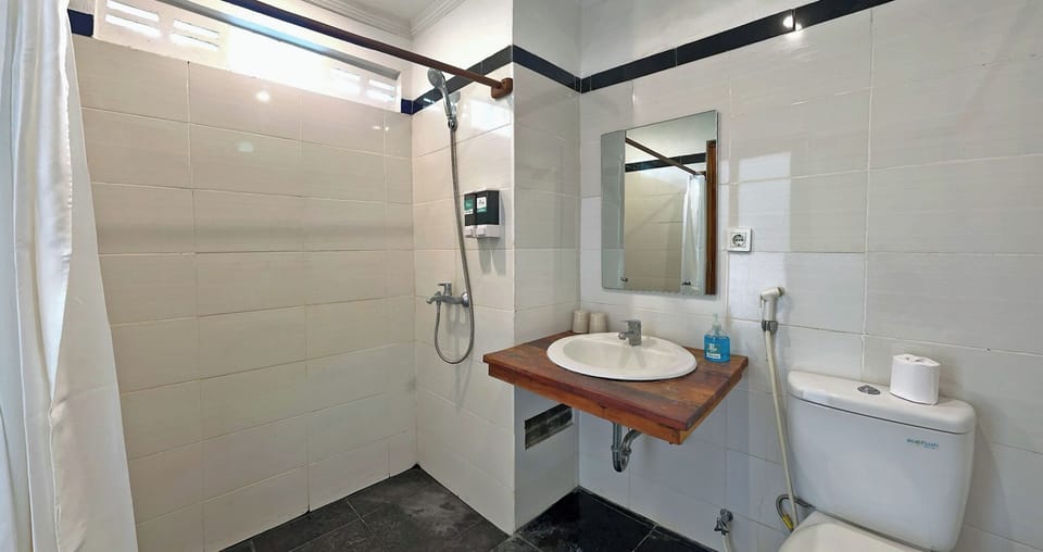 Shower, towels
