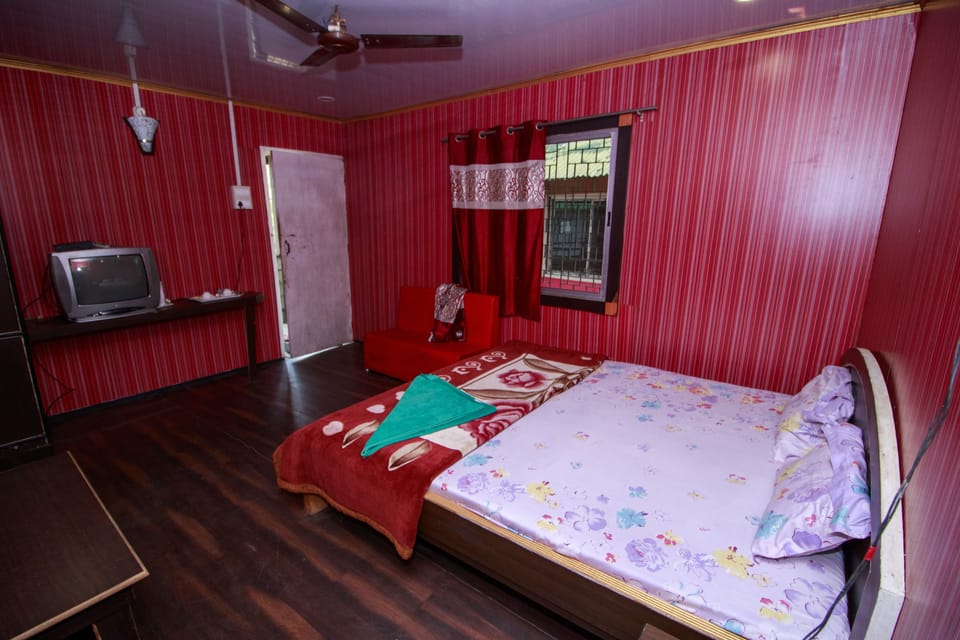 Deluxe Room | Rollaway beds (surcharge), WiFi (free)