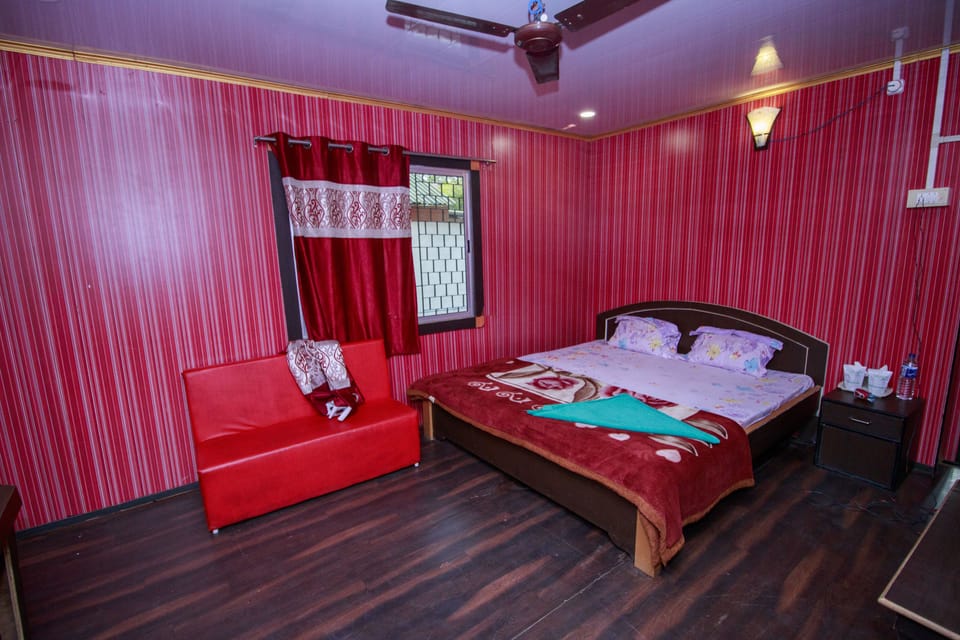 Deluxe Room | Rollaway beds (surcharge), WiFi (free)