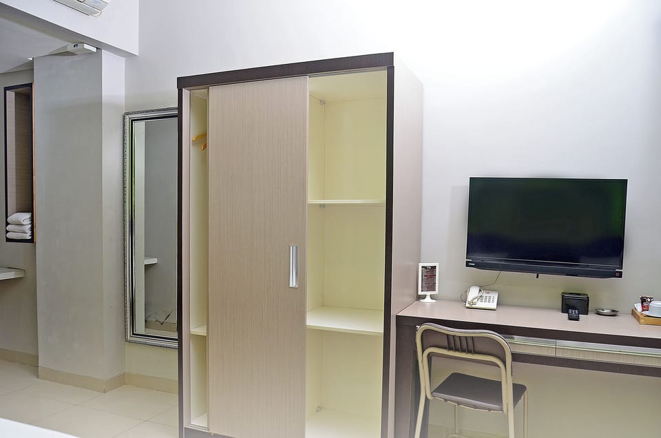 Deluxe Family | Desk, rollaway beds (surcharge)