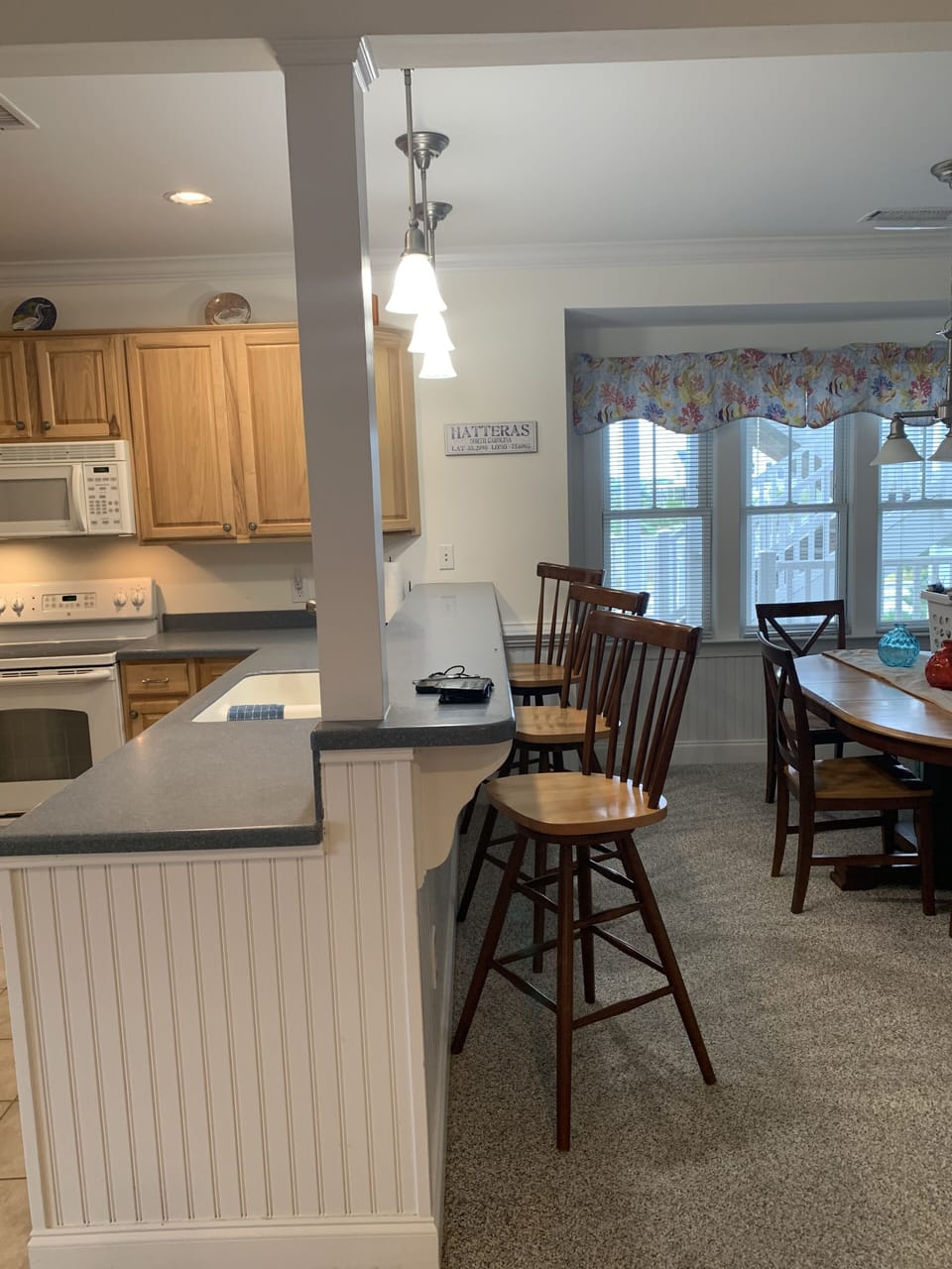 Breakfast Bar /Dining Area