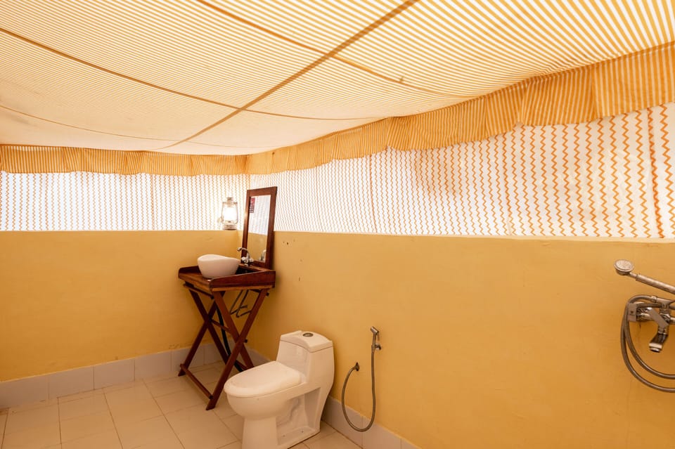 Shower, free toiletries, towels