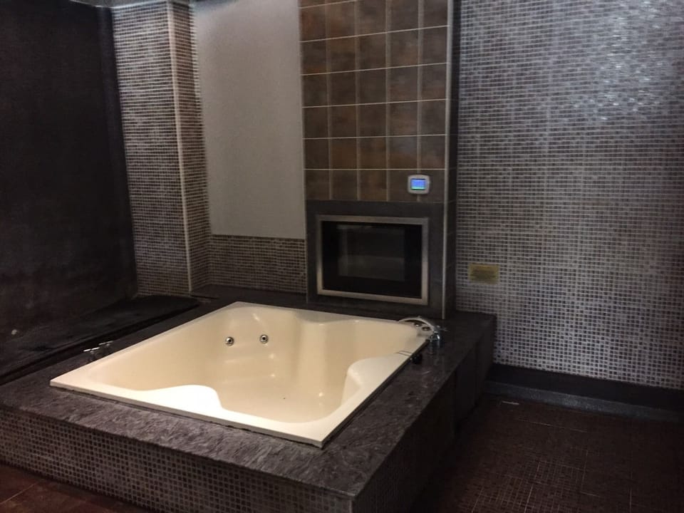 Chateau Motel & Spa - Qiaotou Hotel in Kaohsiung