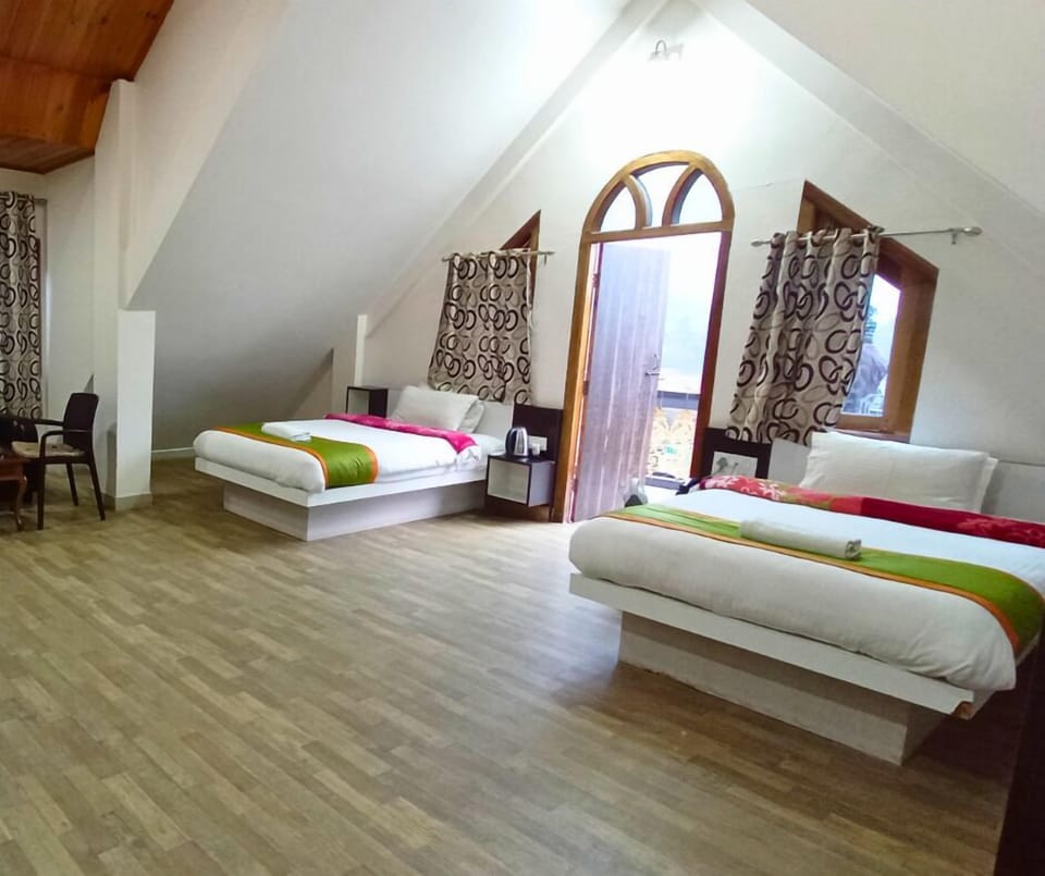 Business Room | Egyptian cotton sheets, premium bedding, blackout drapes, soundproofing