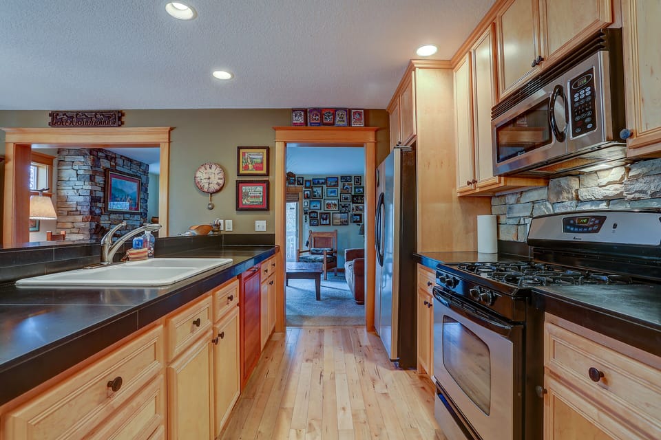 House, 3 Bedrooms | Private kitchen | Fridge, oven, stovetop, coffee/tea maker