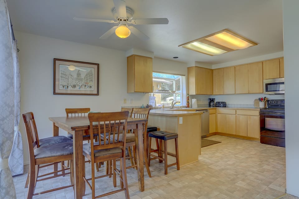 House, 3 Bedrooms | Dining