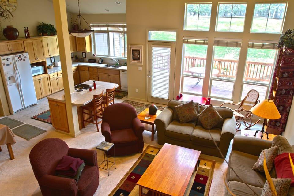 Condo, 3 Bedrooms | Living area