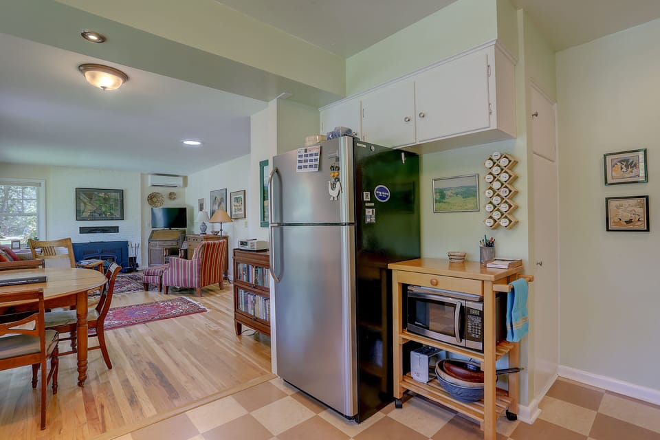 House, 2 Bedrooms | Private kitchen | Fridge, microwave, oven, stovetop