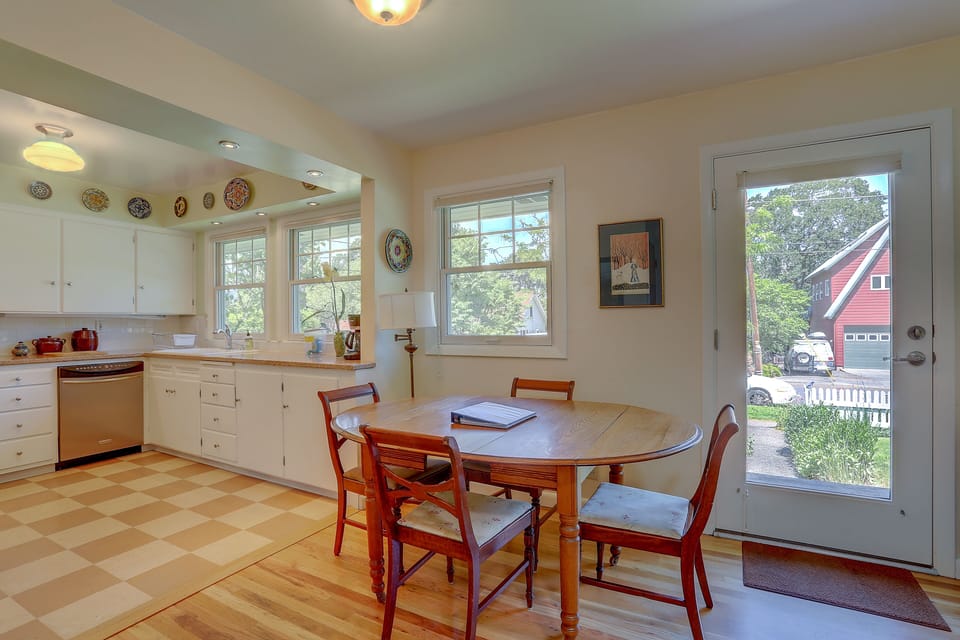 House, 2 Bedrooms | Dining