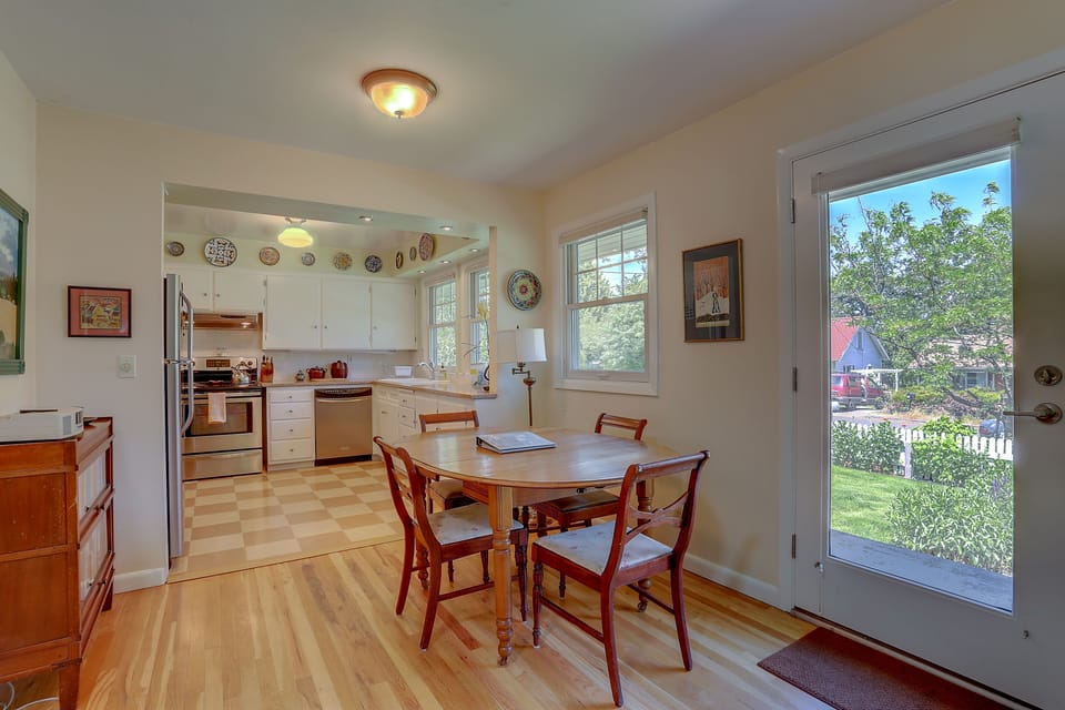 House, 2 Bedrooms | Dining