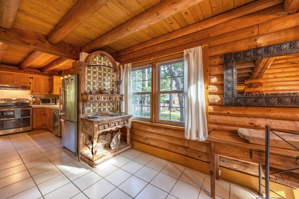Cabin, 3 Bedrooms | Private kitchen | Fridge, oven, coffee/tea maker, electric kettle
