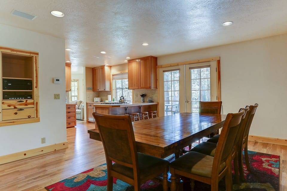 House, 4 Bedrooms | Private kitchen | Fridge, microwave, oven, stovetop
