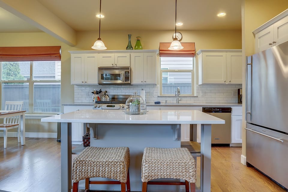 House, 3 Bedrooms | Private kitchen | Fridge, microwave, oven, stovetop