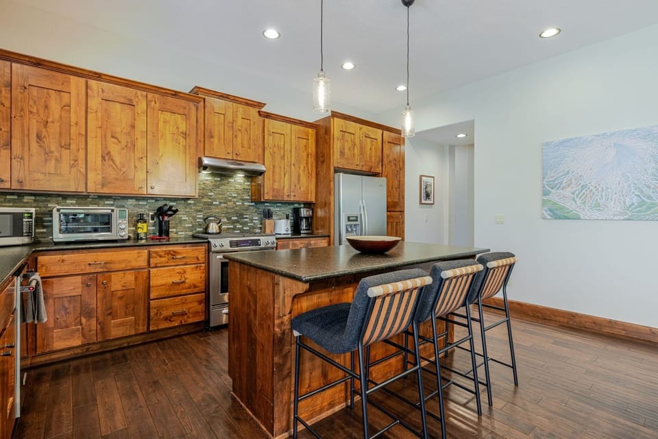 House, 4 Bedrooms | Private kitchen | Fridge, microwave, oven, dishwasher
