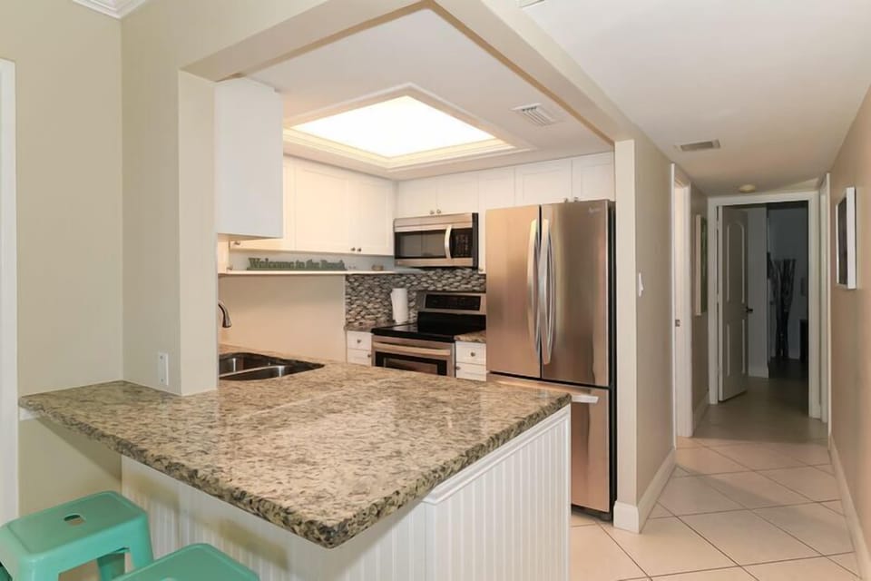 Modern, fully equipped kitchen with granite counters and all stainless appliances