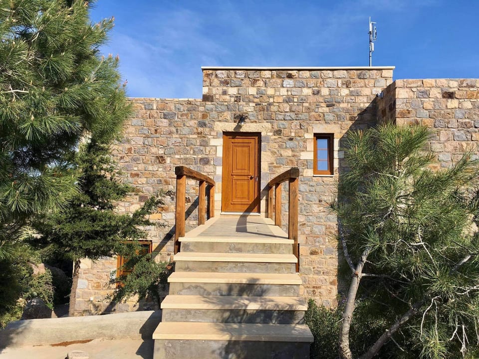 entrance of quadruple apartment