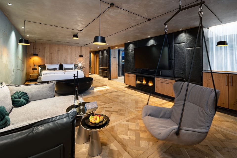 Design Suite | Living area | Flat-screen TV