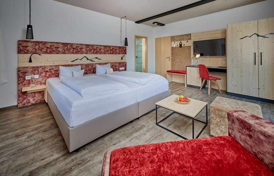 Deluxe Double Room | Desk, laptop workspace, soundproofing, free WiFi
