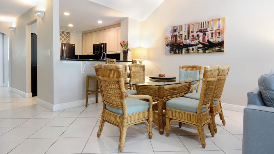 Dining Area - Main Floor