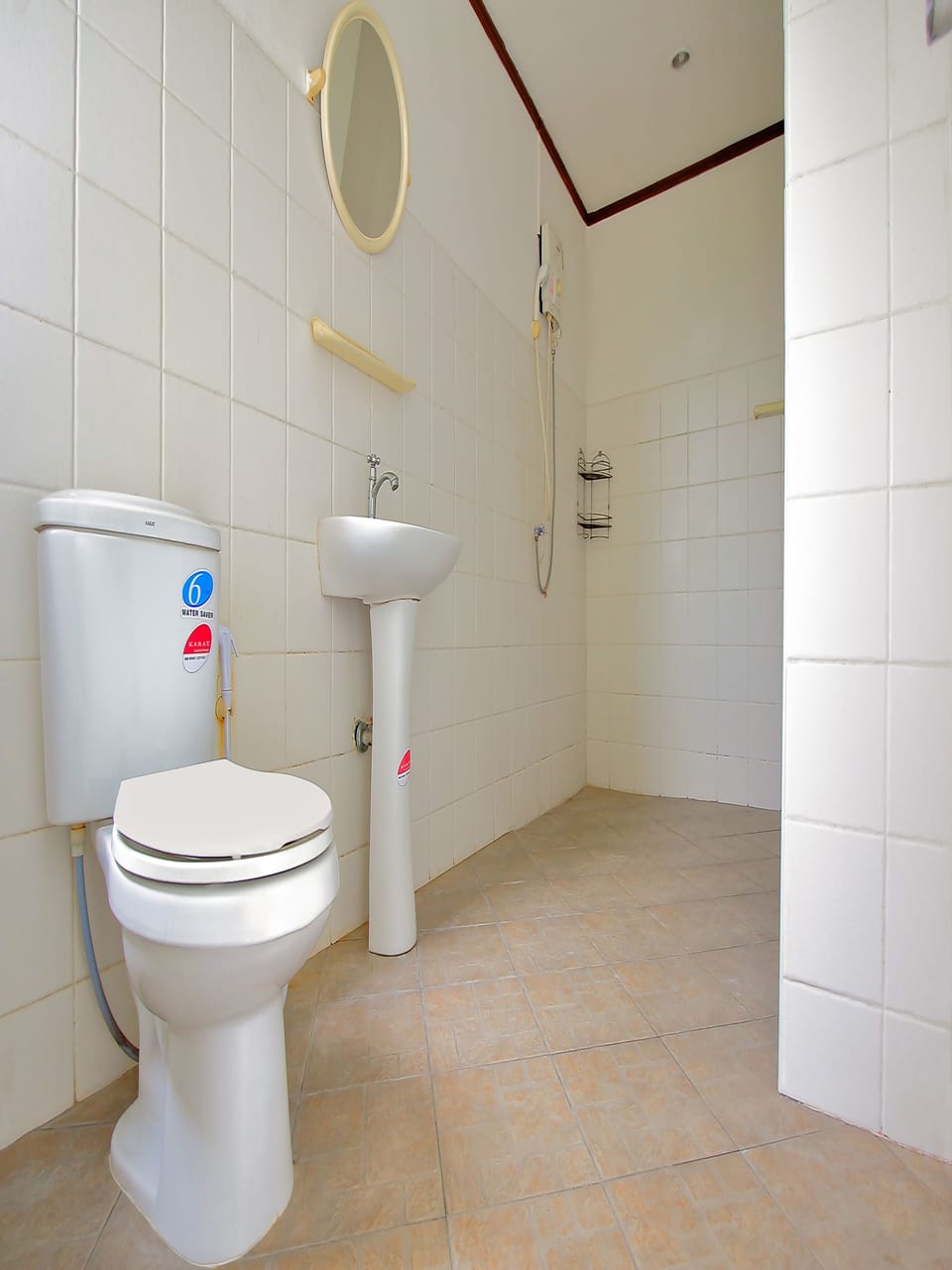 Deluxe Double Room | Bathroom | Shower, towels, soap