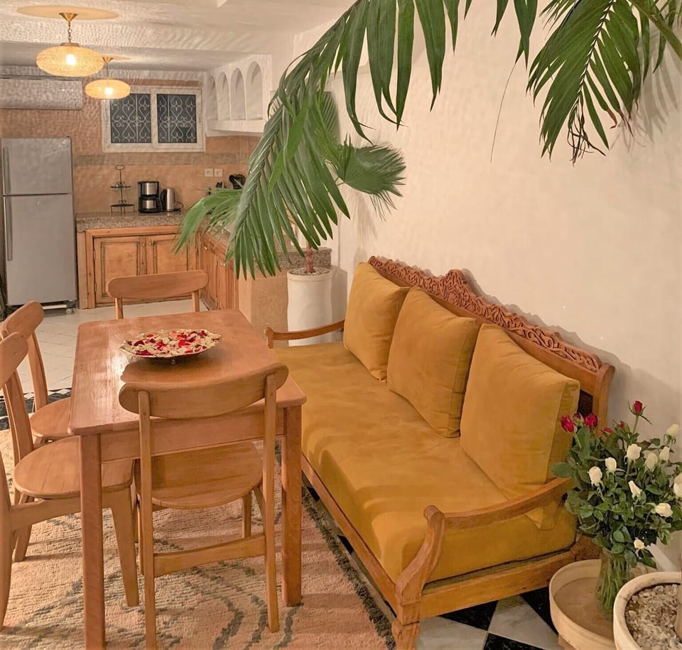 Family House, 3 Bedrooms, Pool Access, City View | In-room dining