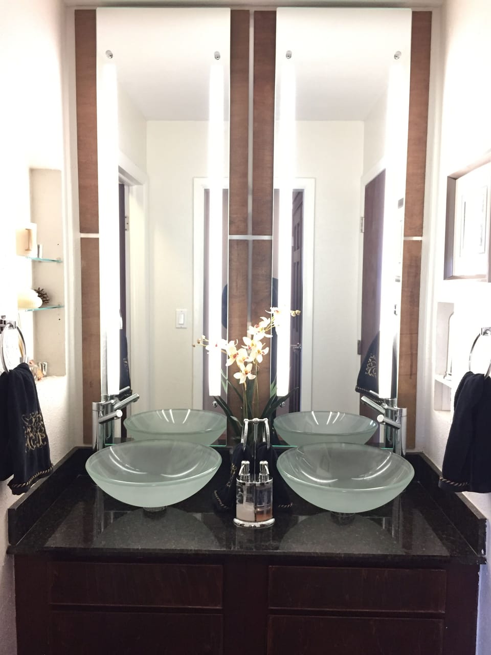 Lodge guest bathroom 