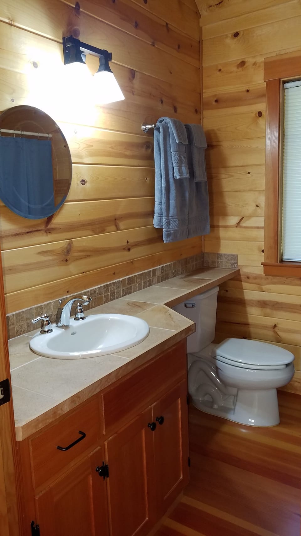Private Master Bath with Tub/Shower