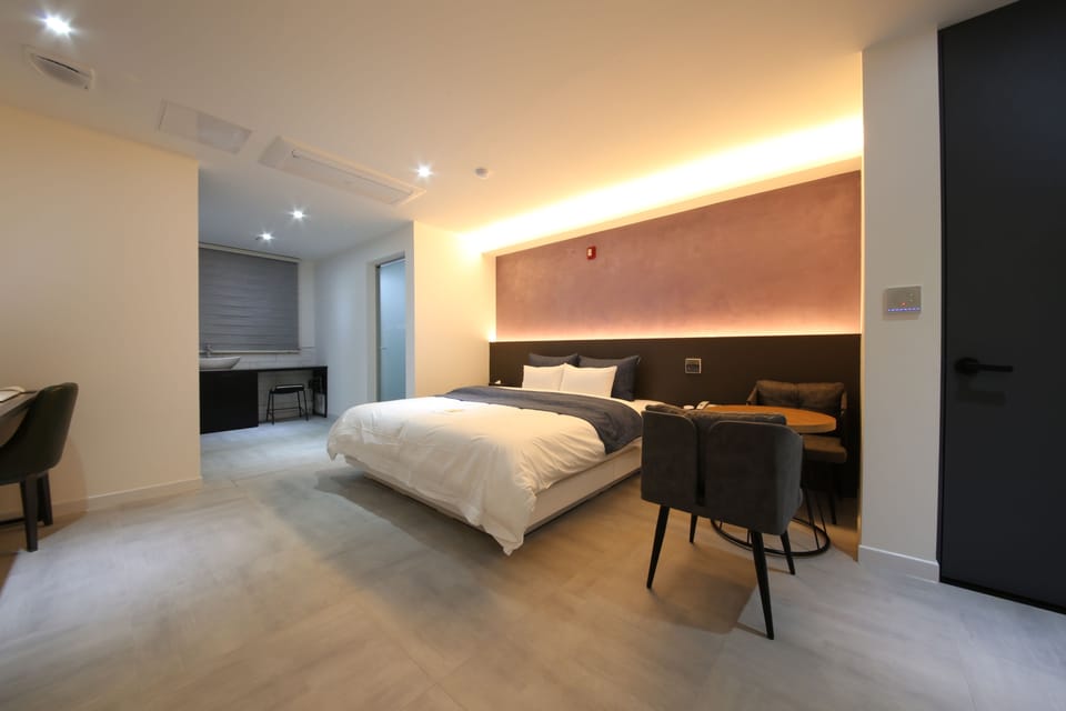 VIP | Blackout drapes, soundproofing, free WiFi