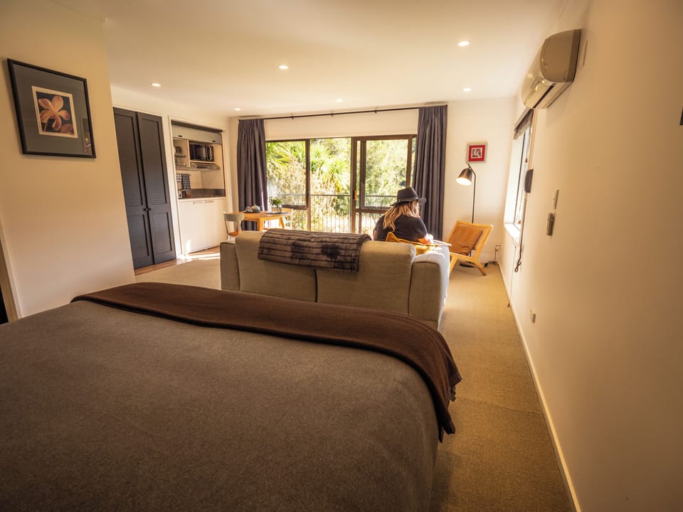 Luxe Villa | Egyptian cotton sheets, premium bedding, down comforters