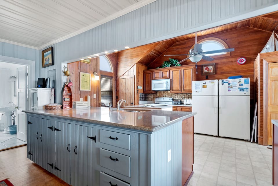 KDN0617: Arcadia l Mid Level Kitchen